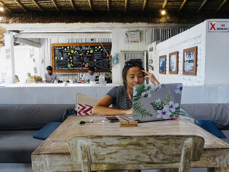 How US Remote Workers Can Use Multi-Currency Strategy to Reduce Tax Exposure and Stretch Every Dollar Abroad